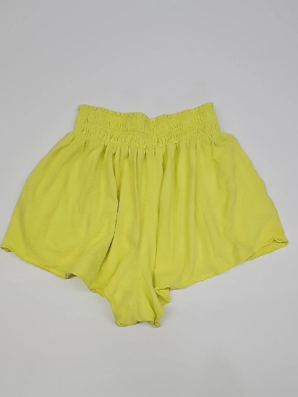 Anthropologie High-Waist Smocked Shorts in Lemon Size Small - Picture 3 of 5